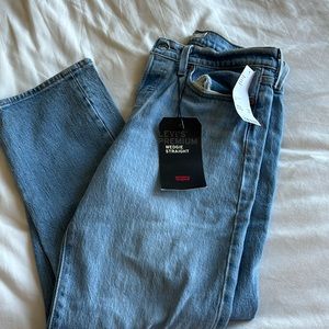 Levi’s Wedgie Straight
